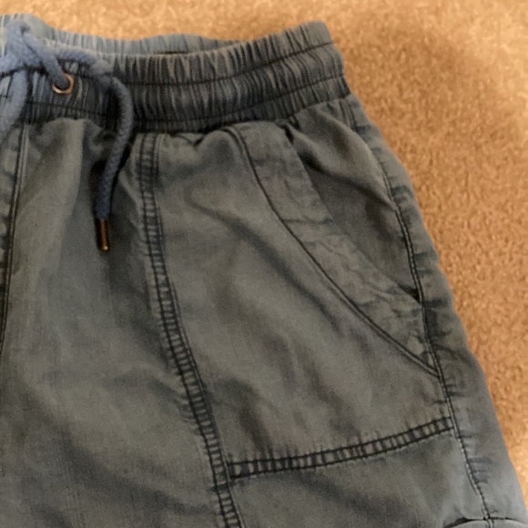 Blue chambray shorts- cuffed- S Universal Thread - Picture 4 of 7